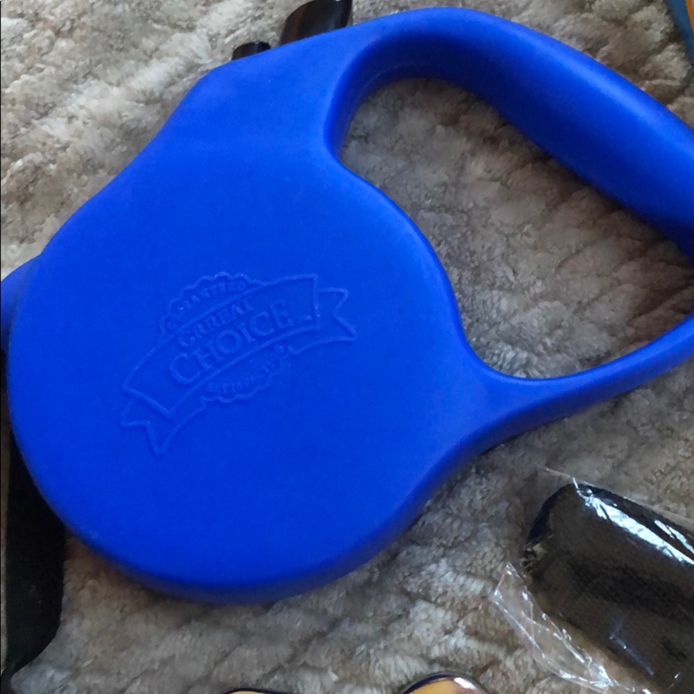 Retractable leash - Picture 3 of 6